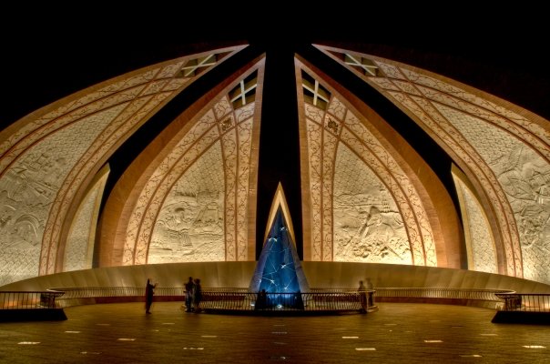 9: 00 am : The Pakistan Monument