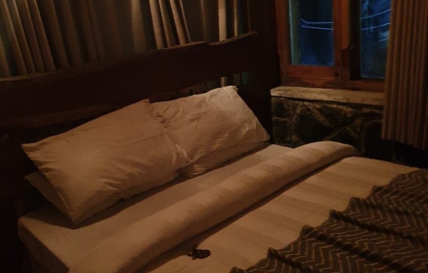 Nathiyagali Hotel Deluxe room by sweet tooth