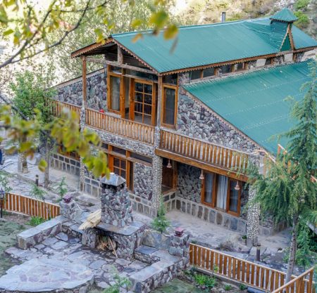 Roomy Walnut Heights, Kalam